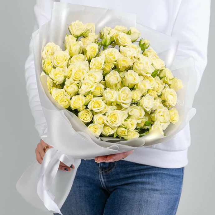 Белые Кустовые Розы в Матовой упаковке LUX