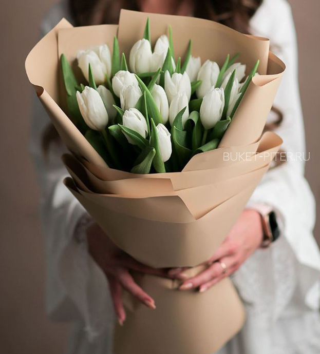 Букет Белых Тюльпанов в Матовой Упаковке