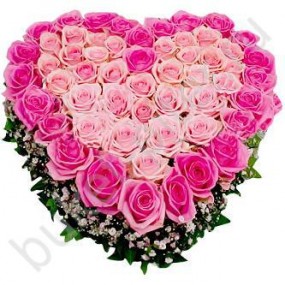 Композиция из 55 розовых роз в форме сердца